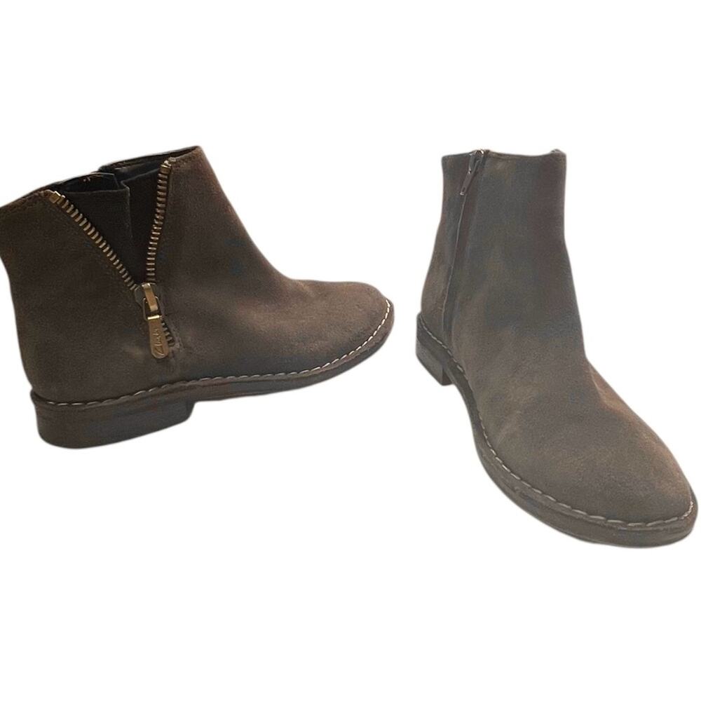 Clarks Cabaret Ruby Boots 7.5 Khaki Taupe Suede Asymmetric Zip Ankle Bootie